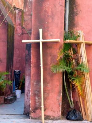 crosses, palm, red