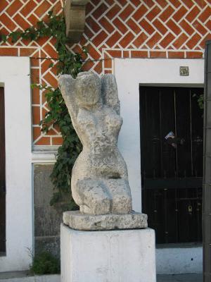 statue, plaza de los artists