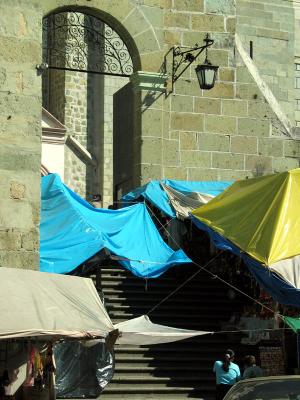 stairs y vendors, basilica de la soledad