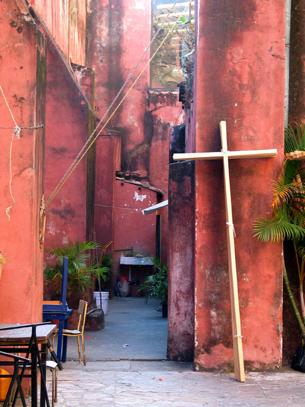 cross, alley, red