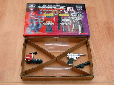 Dengeki Hobby - Transformers Convoy vs Megatron VSX Giftset