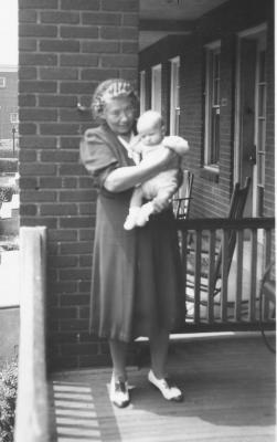 u13/kendorski/medium/3570763.HelenLachowicz5212MarloweStreetPhiladelphiaPa1960s013.jpg