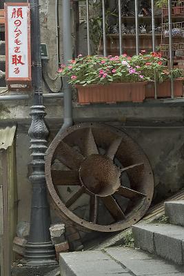 Surburb east of Taipei city, Jiufen: wheel