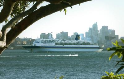 Cruise ship leaving Sydney