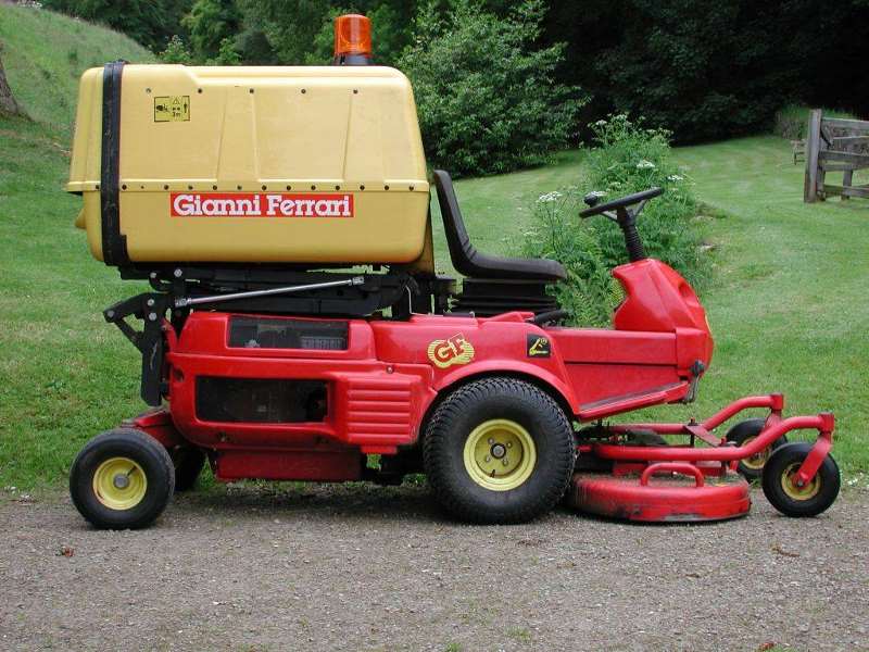 Okehampton Castle - Ferrari.jpg
