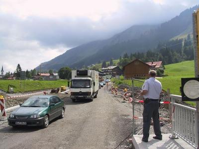 Kleinwalsertal - Riezlern - Die neue Breitachbrcke wird fertiggestellt