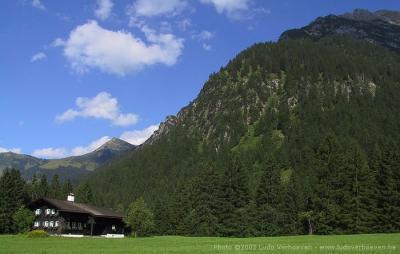 Kleinwalsertal - Gemsteltalwanderung (22.7.2002) - Das älteste Haus im Gemsteltal (stimmt es ???)
