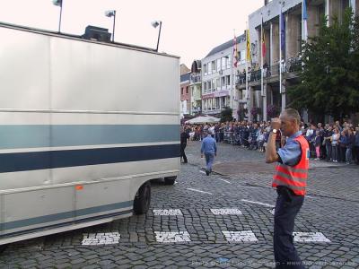 Turnhout (Belgium) Grote Markt 6.8.2002 - Marktinvasie door de foorkramers - Wauw, dat was nipt ...