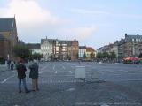 Turnhout (Belgium) Grote Markt 6.8.2002 - wachten op de foorkramers - Ook de burgemeester wacht ze persoonlijk op .