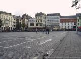 Turnhout (Belgium) Grote Markt 6.8.2002 - wachten op de foorkramers