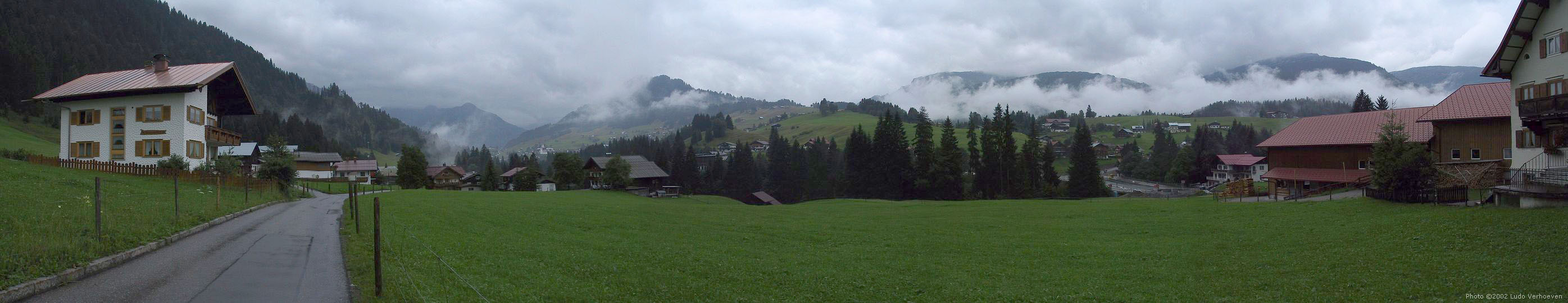 Kleinwalsertal - Panorama am Zwerwald (25.7.2002)