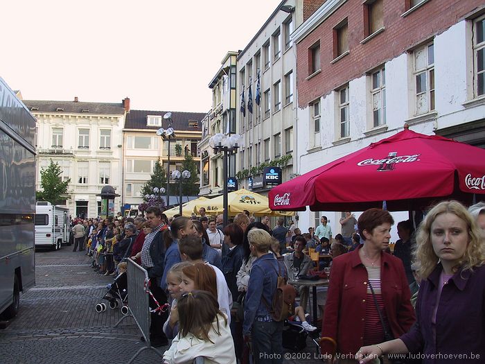 Turnhout (Belgium) Grote Markt - 6.8.2002 - Marktinvasie door de foorkramers onder grote belangstelling