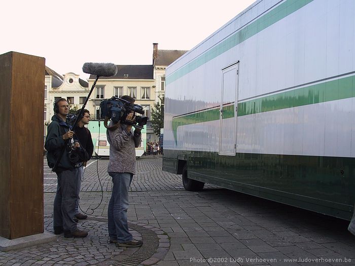 Turnhout (Belgium) Grote Markt - 6.8.2002 - Andere persbelangstelling ... 1000 Zonnen en Garnalen van VRT 1