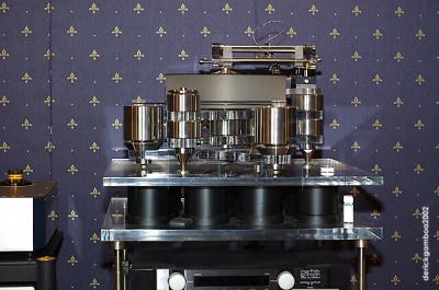 Master Reference with MAGIX Isolation Stand by  ClearAudio (see those black cylinders)