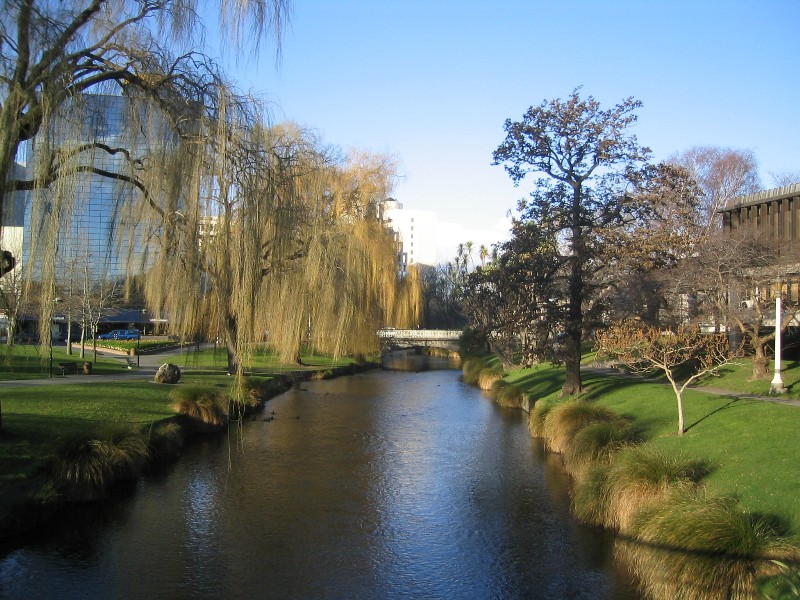 Looking up the Avon River in Christchurch.JPG