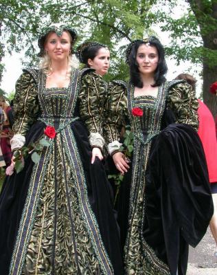 2 ladies at the festival of the Five Petal Rose