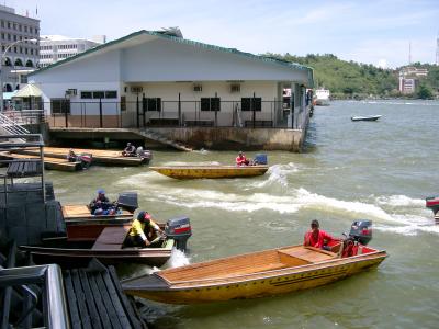 River Taxis to Kampung Ayer (Brunei)