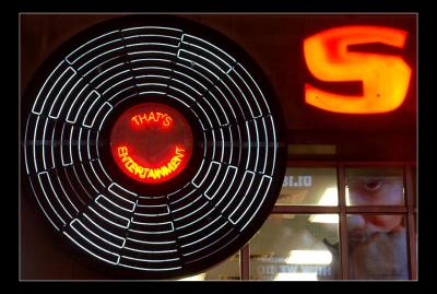 u13/mtf_foto_studies/medium/38433268.SamTheRecordManBorder.jpg