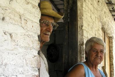2004 11 28 - Valle de los Ingenios - Farmer couple.jpg