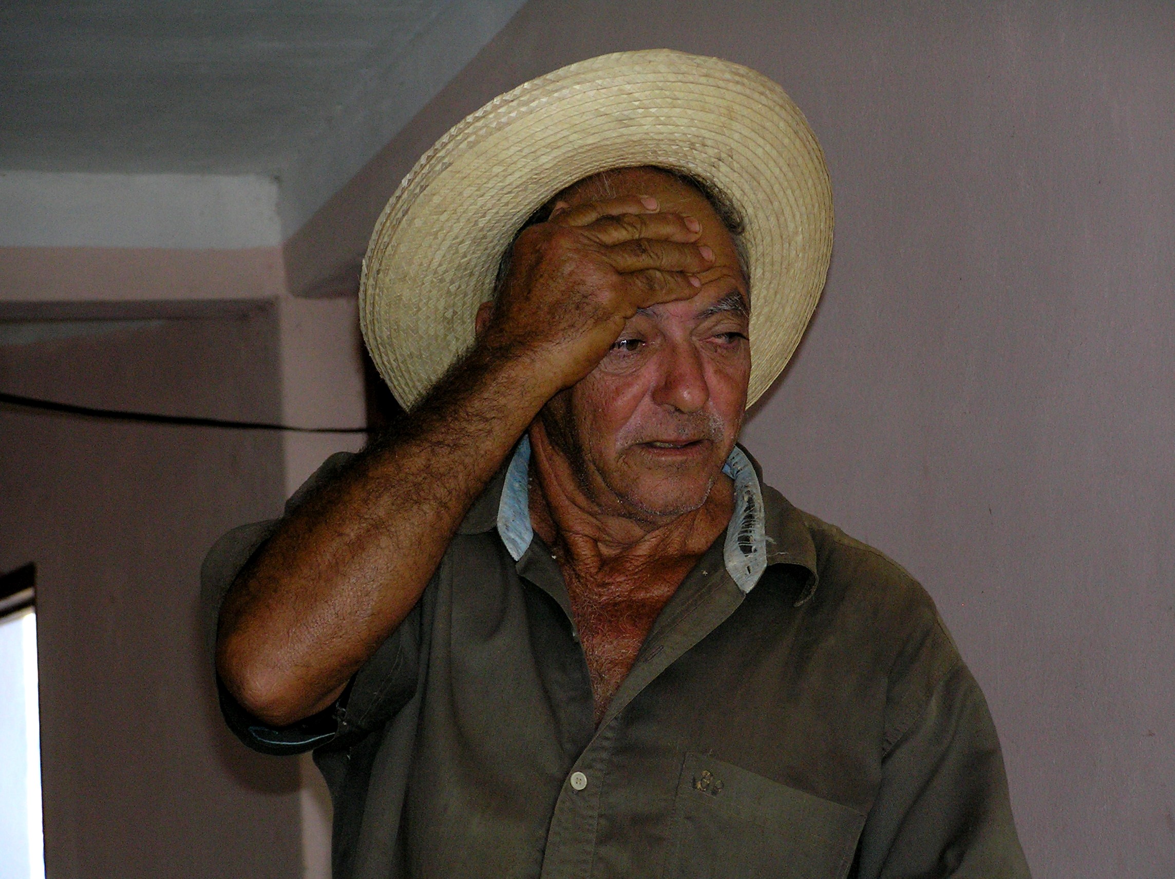 2004 12 02 - Farmer in Vinales.JPG
