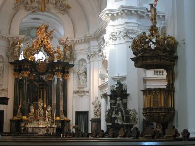 Dom_Interior.jpg