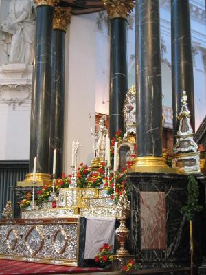 Dom_Altar_1.jpg