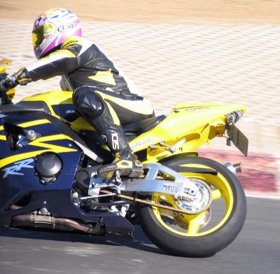 u13/nogaroblue/medium/41574872.HondaFirebladeRRontrack.jpg