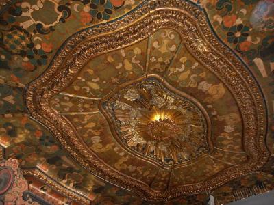 entryway of the El Capitan theater