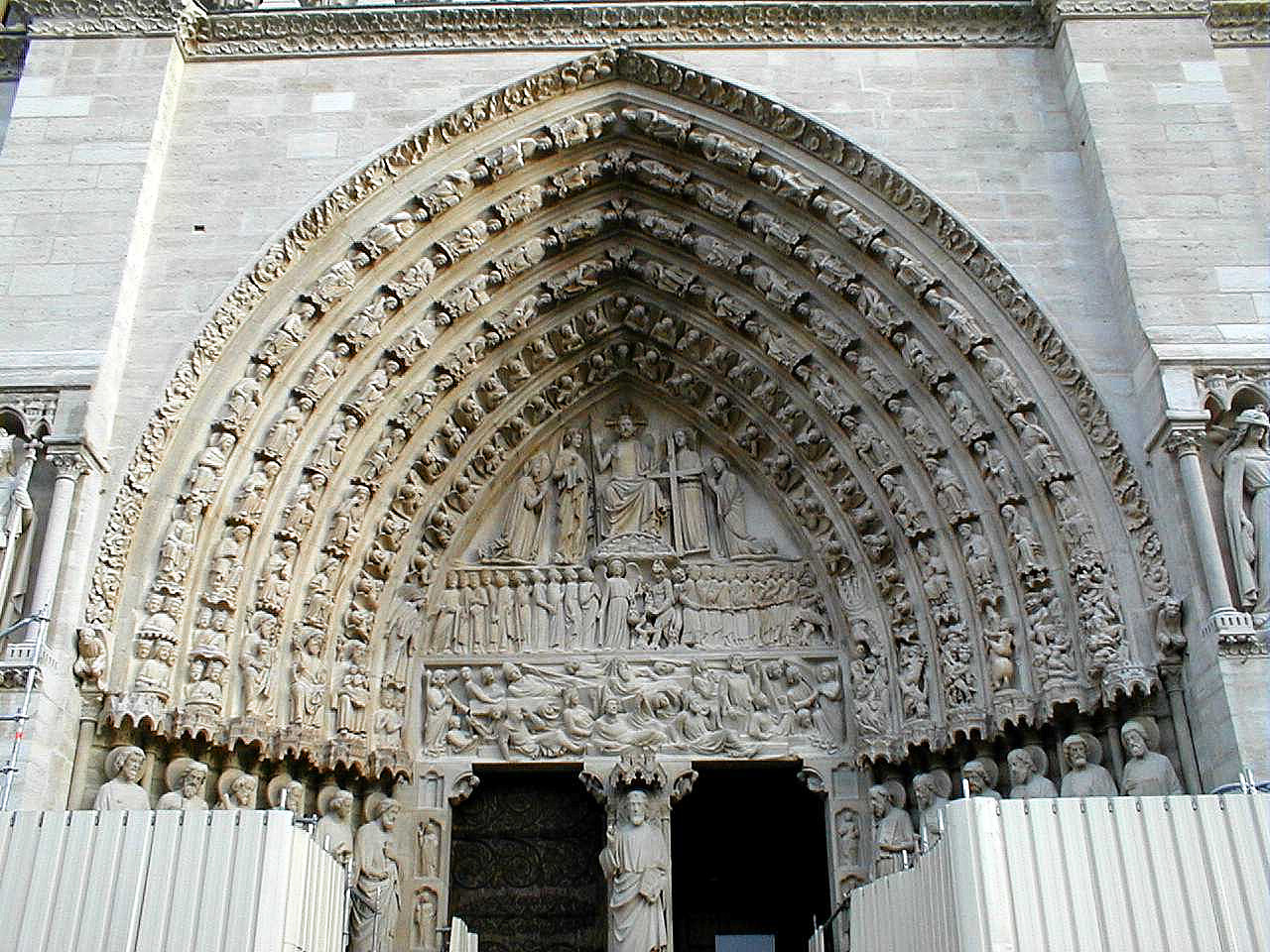 NOTRE-DAME-ENTRANCE