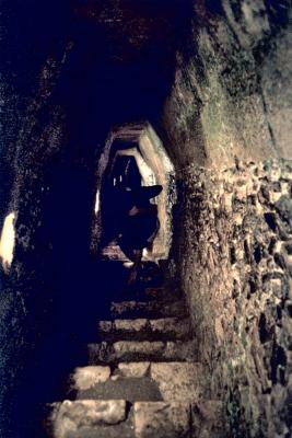 inside el castillo (climbing down)