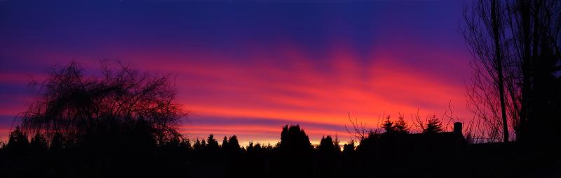 <b>Sunrise Panorama</b><br><font size=2>by Eric Lamont