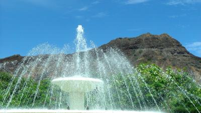 Waikiki Fountain by Richard Rehkemper