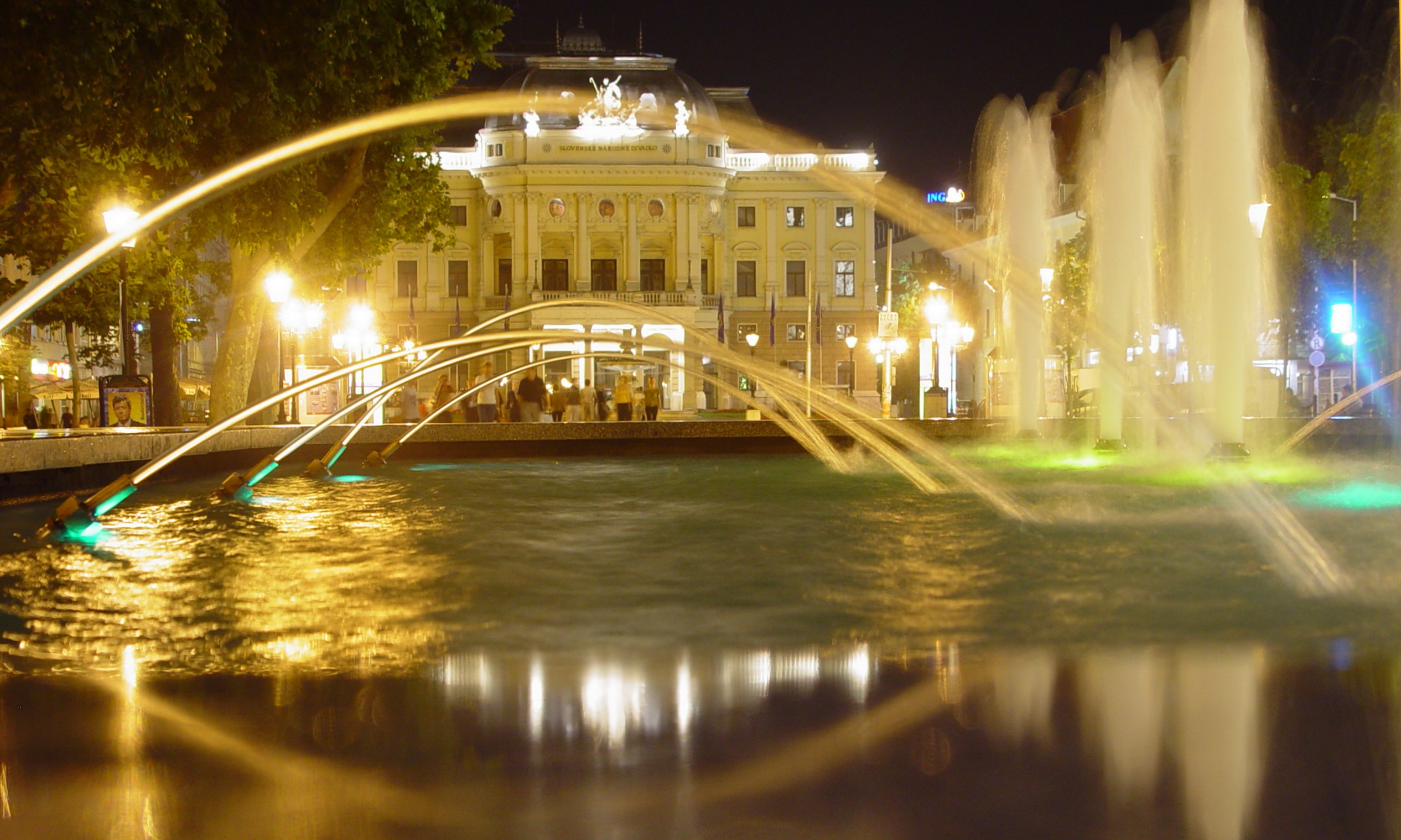 <b>National Theater, Bratislava</b><br><font size=-1>by<br>Marcello