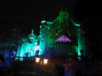 Eerie Lighting on Haunted Mansion