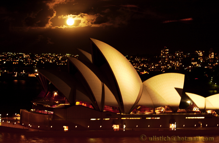 Sydney at full Moon