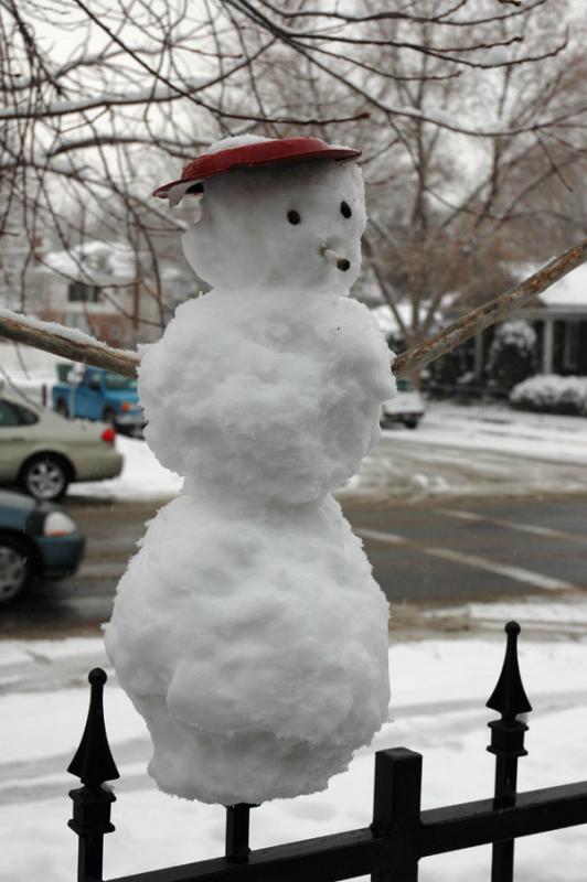 Smoking Snowman at College Market DSC_2380.jpg