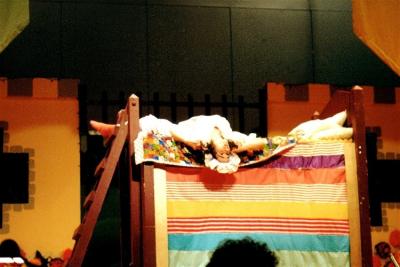 u13/vrmp/medium/38462458.Copyofmattressfredinbed.jpg