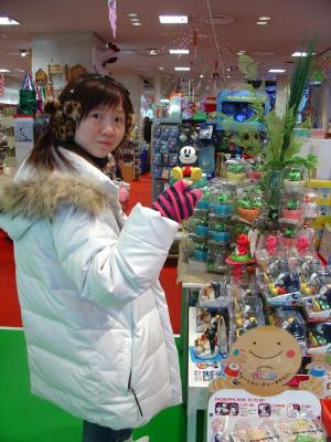 Toy Shops Ȯy (2-1-2005)