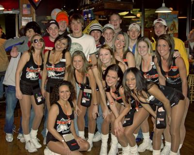 DSC_7992 HootersCrop.jpg