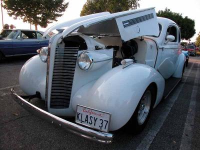 1937 Buick - Fuddruckers Lakewood, CA Saturday night meet