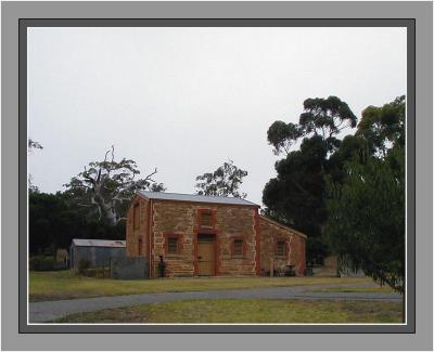 u13/yvonneii/medium/38656070.Oldcourthousestables.jpg