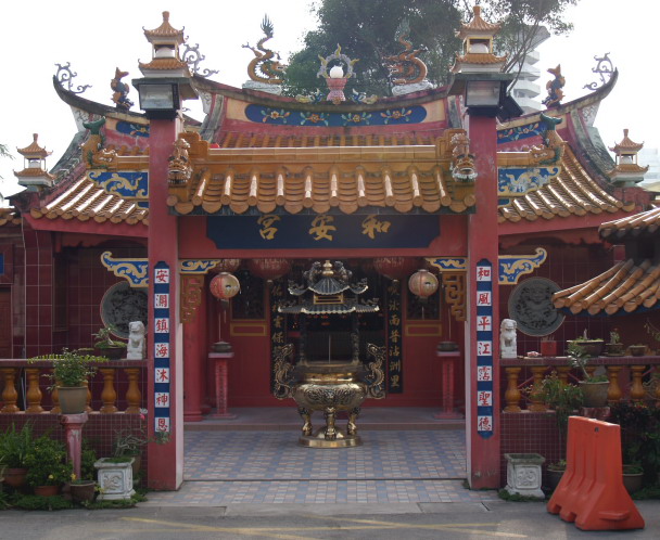 Chinese Temple PC240793.jpg