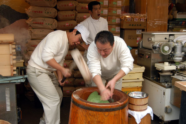 Preparing Yomogimochi (steamed rice paste mixed with the yomogi herb).