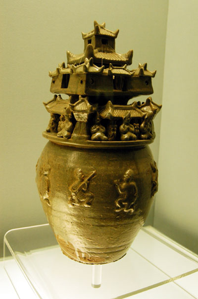 Celadon Jar, western Jin (265-317 AD)