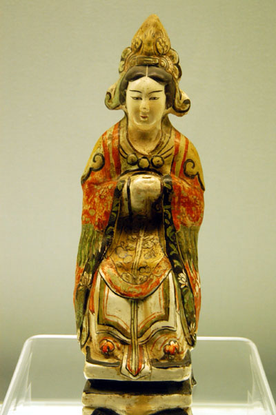 Polychroome painted figurine of seated woman, Cizhou ware, Jin (1115-1234)