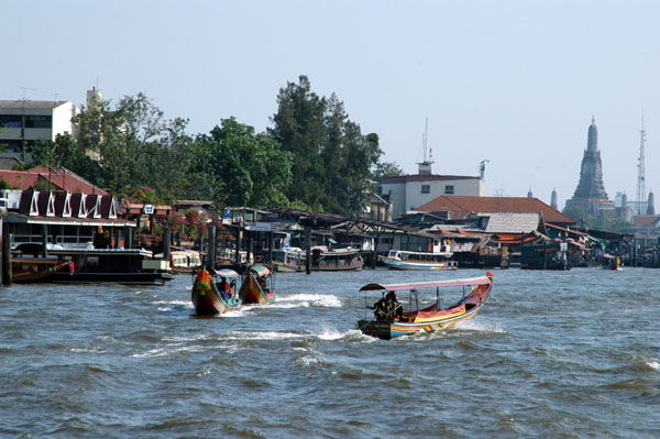 Long tail boat with Wat Arun