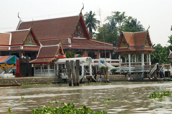 Temple along the Chao Phraya