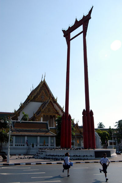Sao Ching Cha (Giant Swing), Wat Suthat