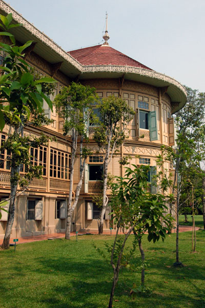 Vimanmek Mansion (Teak Palace)