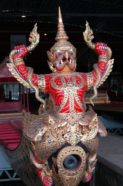 Khrut Hoen Het Barge with a garuda